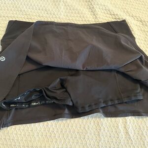 Lulu Lemon SKORT, black, size 8. Cute pleats.